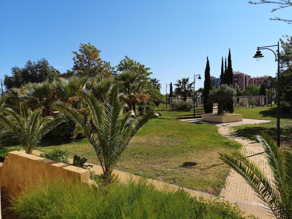 Jardines De Isla Canela, Planta Baja. Luaran gambar