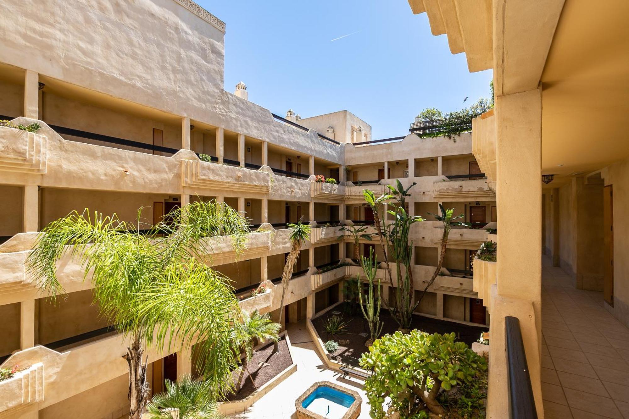 Jardines De Isla Canela, Planta Baja. Luaran gambar
