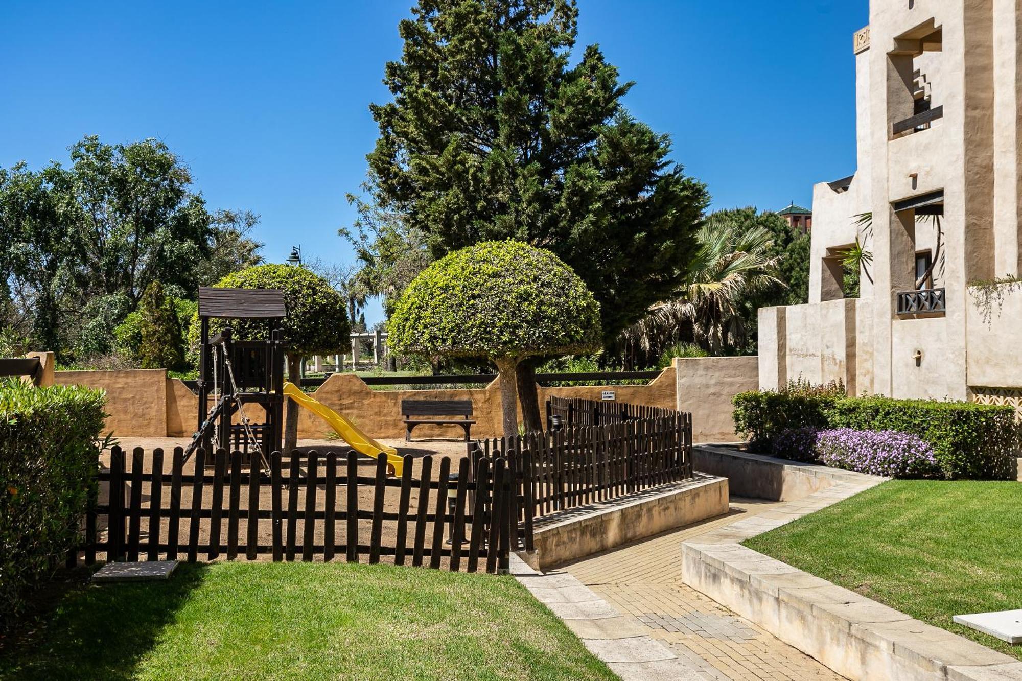 Jardines De Isla Canela, Planta Baja. Luaran gambar